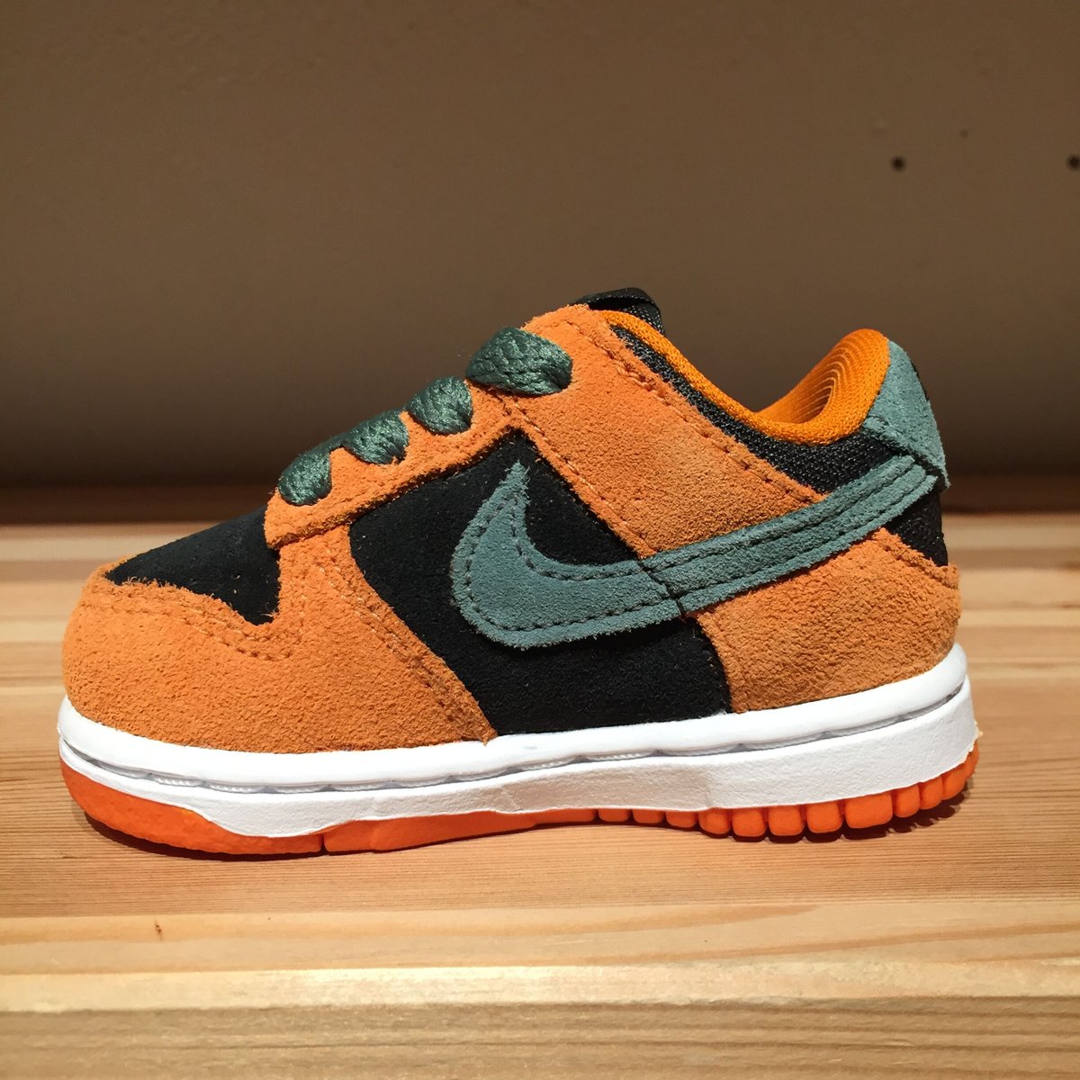 NIKE DUNK LOW SP "VENEER / UGLY DUCKLING