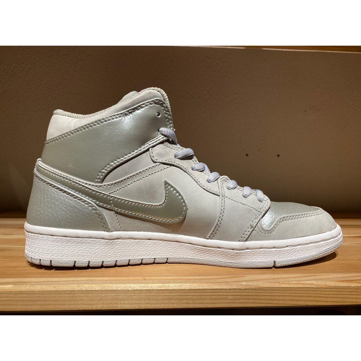 日本2001足限定 NIKE AIR JORDAN 1 2001 NEUTRAL 楽天市場】NIKE AIR JORDAN 1 OG 2001足限定 ジェラルミンケース付き