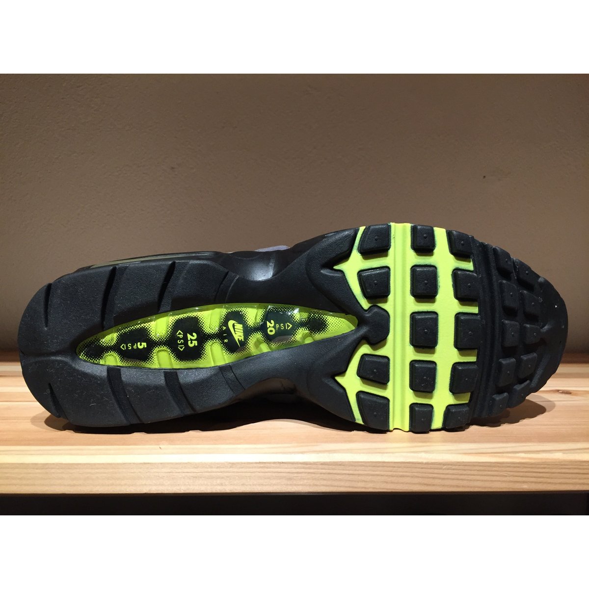 NIKE AIR MAX 95 OG (2015年発売) | 9H9H NAHANAHA NIKE AIR MAX 95 OG (2015年発売) | 9H9H NAHANAHA