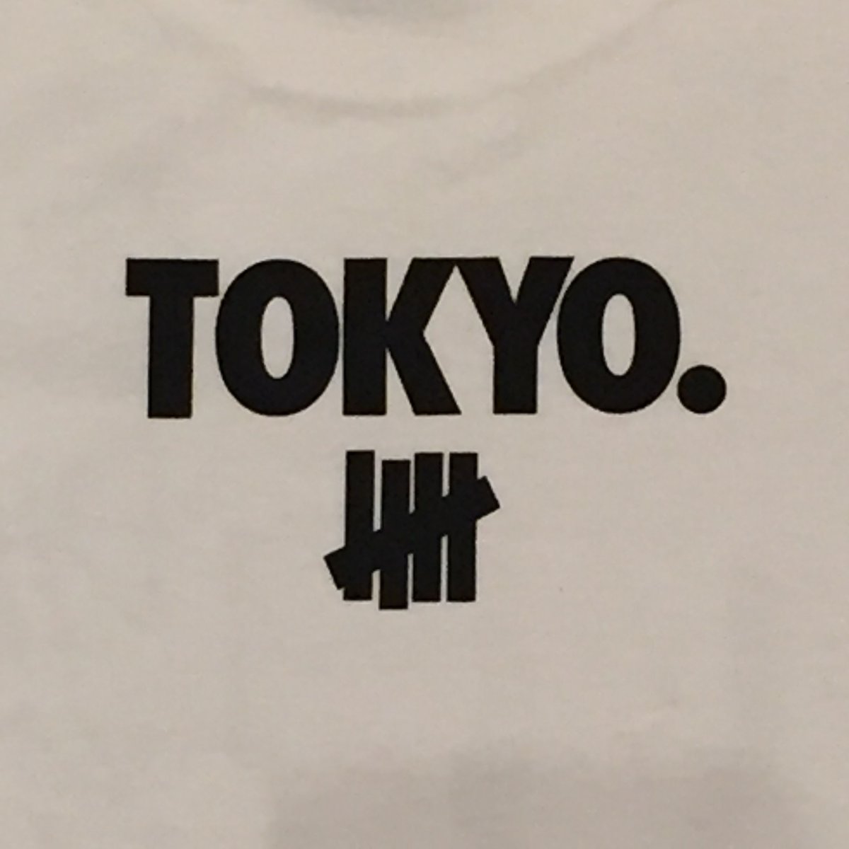 ☆STUSSY・UNDEFEATEDコラボ - STUSSY × UNDEFEATED PLAY DIRTY TOKYO TEE