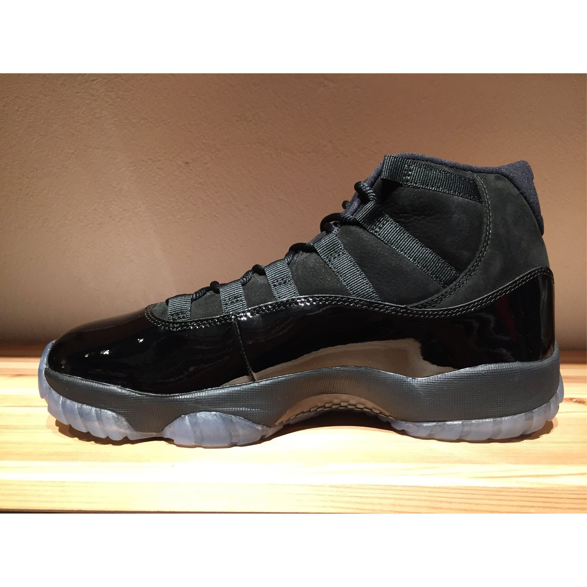 Nike air jordan 11 retro "cap and gown"