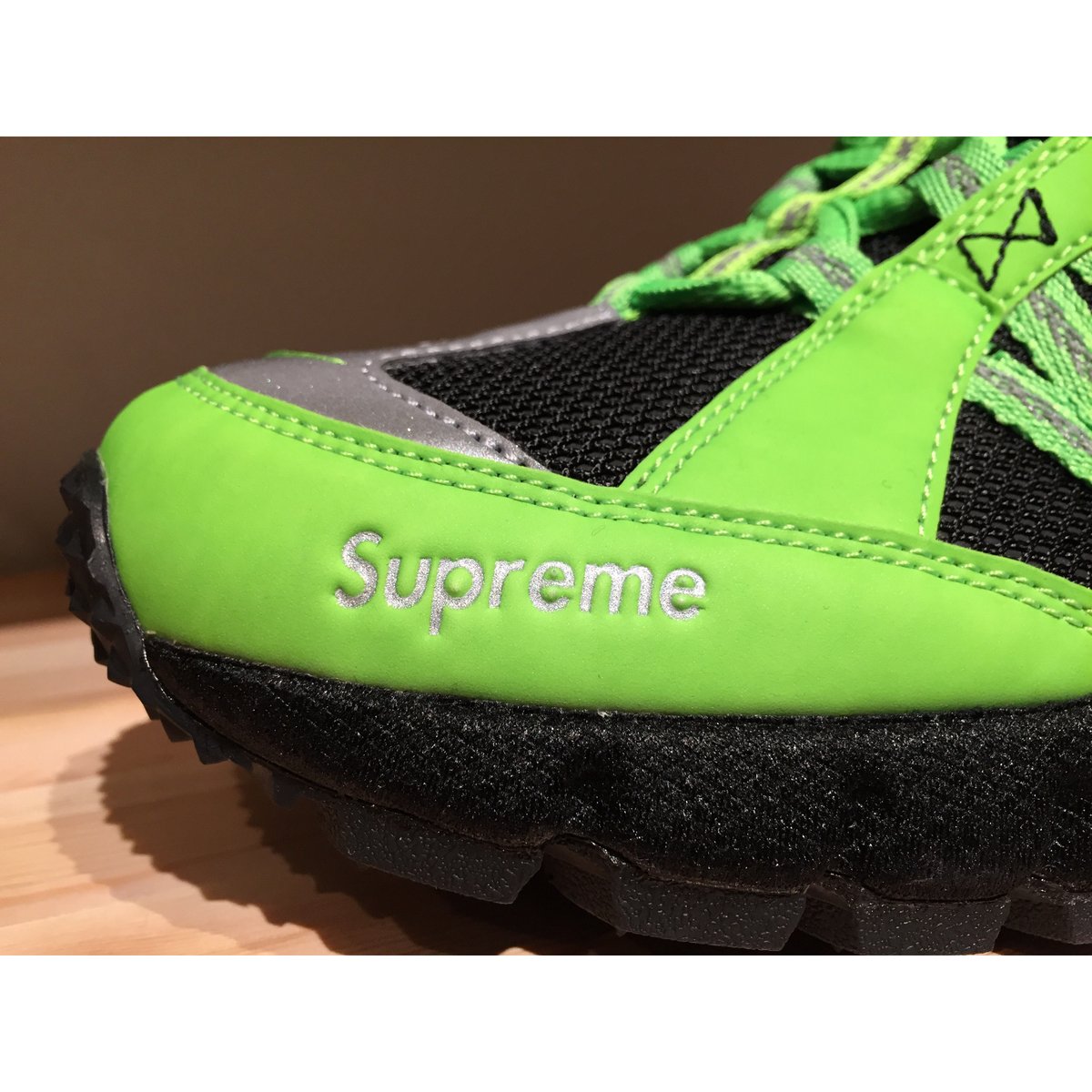 ☆SUPREMEコラボ - NIKE AIR HUMARA '17 / SUPREME | 9