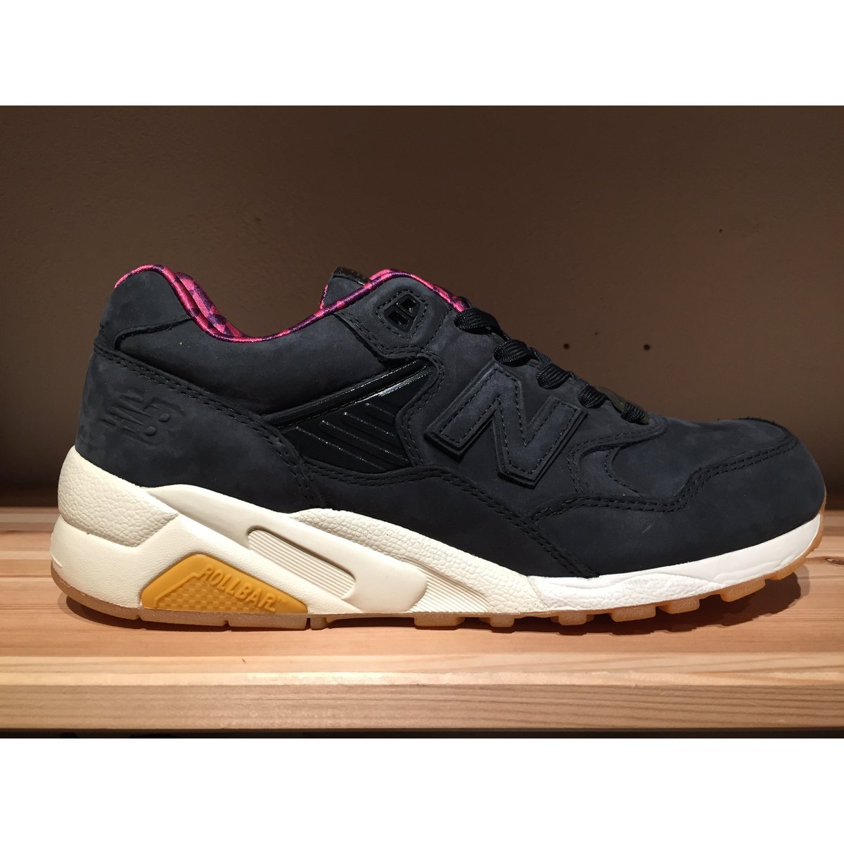 ☆STUSSY・UNDEFEATED・MAD HECTICコラボ - NEW BALANCE MT580 UPR