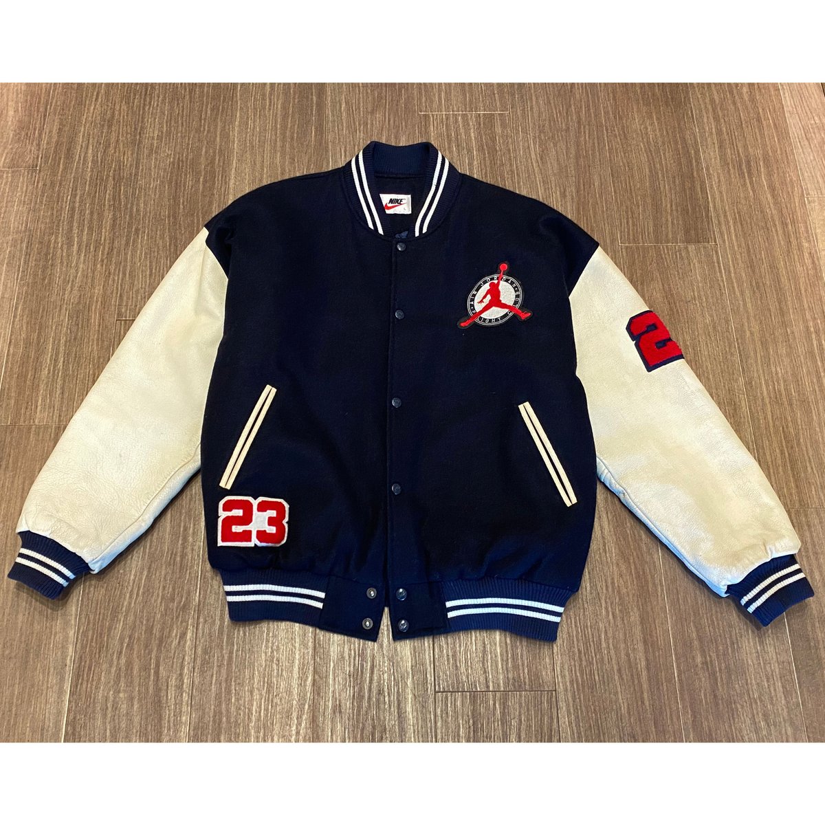 90年代NIKE×JORDANジョーダンflightナイロンジャケット刺繍/W9 楽天市場】90s NIKE AIR JORDAN Logo Nylon Jacket 黒 XL ナイキ