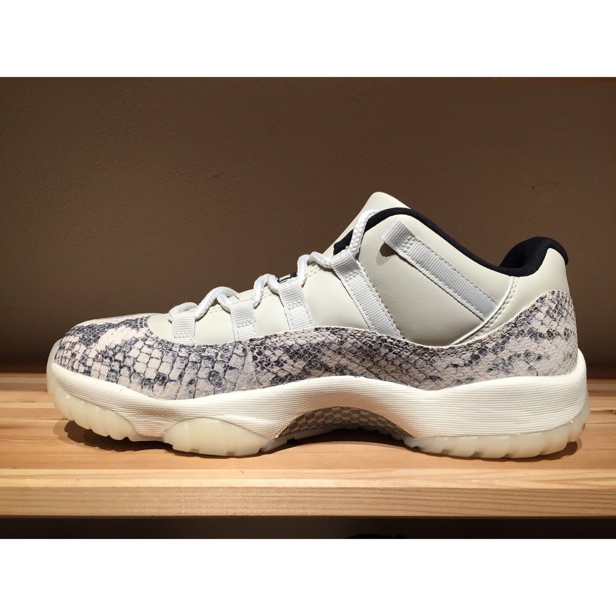 NIKE AIR JORDAN 11 RETRO LOW | 9H9H NAHANAHA