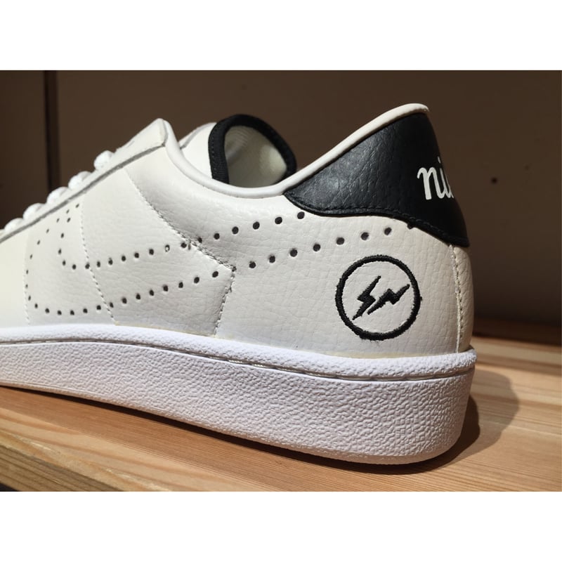 サンフレッチェ広島NIKEコラボスニーカー　TENNIS CLASSIC サンフレッチェ広島NIKEコラボスニーカー TENNIS CLASSIC - メルカリ