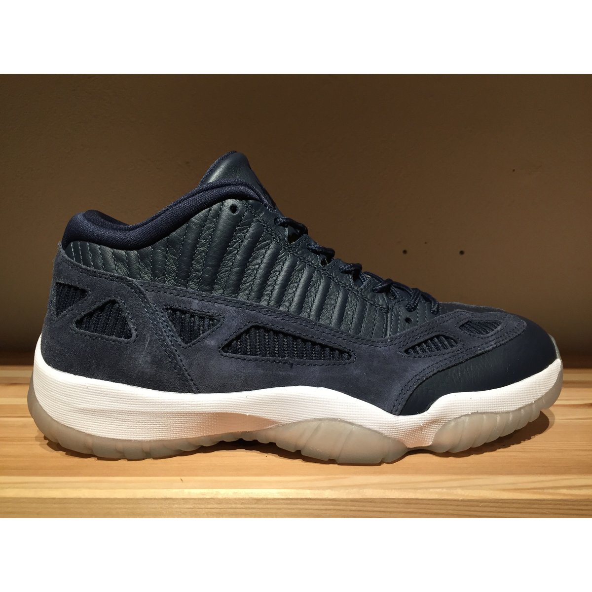 NIKE Air Jordan 11 Low ネイビー 箱なし 使用済み NIKE AIR JORDAN 11 LOW IE | 9H9H NAHANAHA