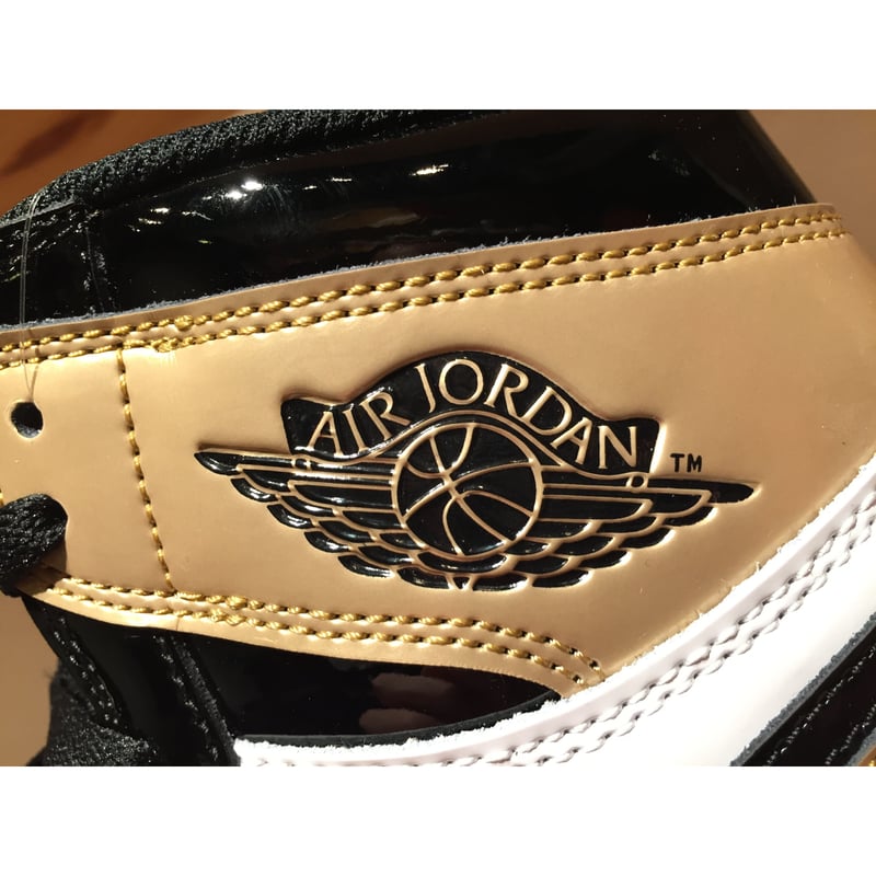 Air jordan 1 retro high gold toe hotsell