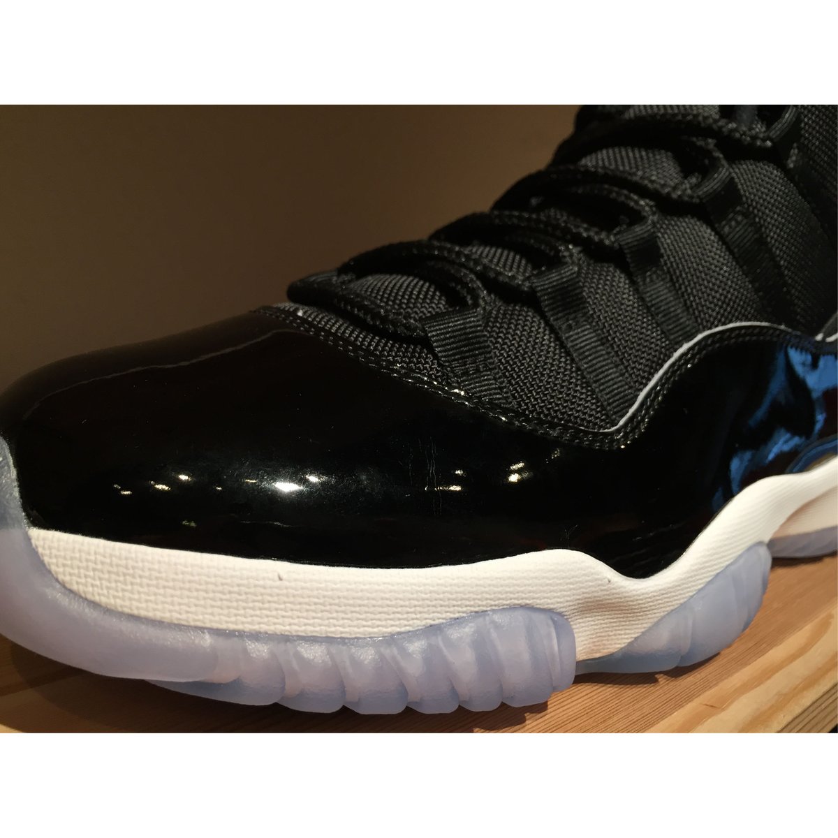 Air jordan retro 11 space jam sale