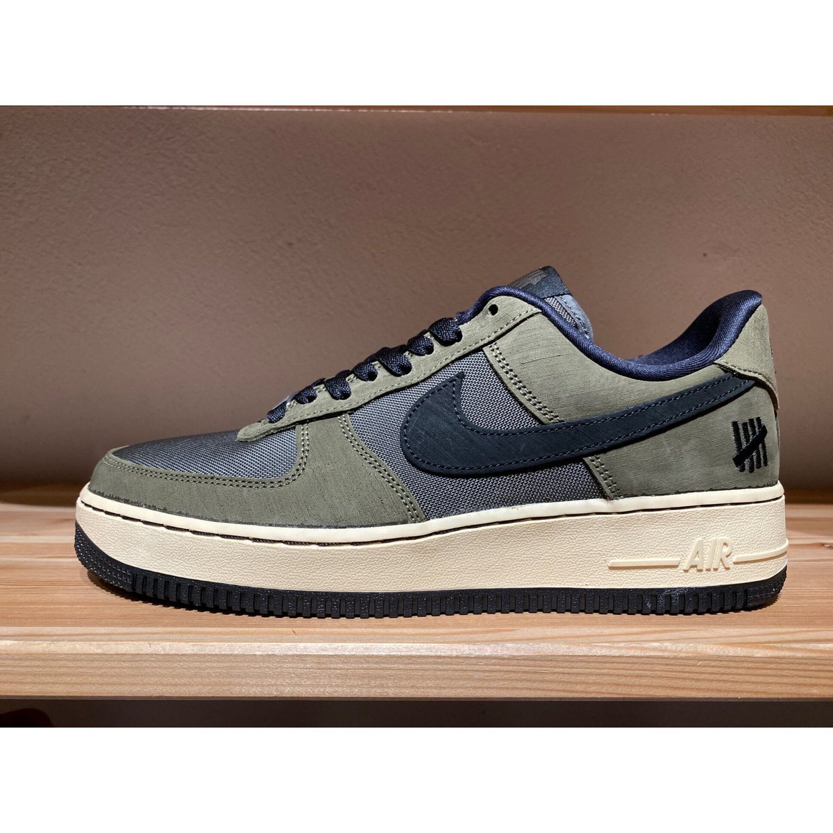 ☆UNDEFEATEDコラボ - NIKE AIR FORCE 1 LOW RETRO SP 