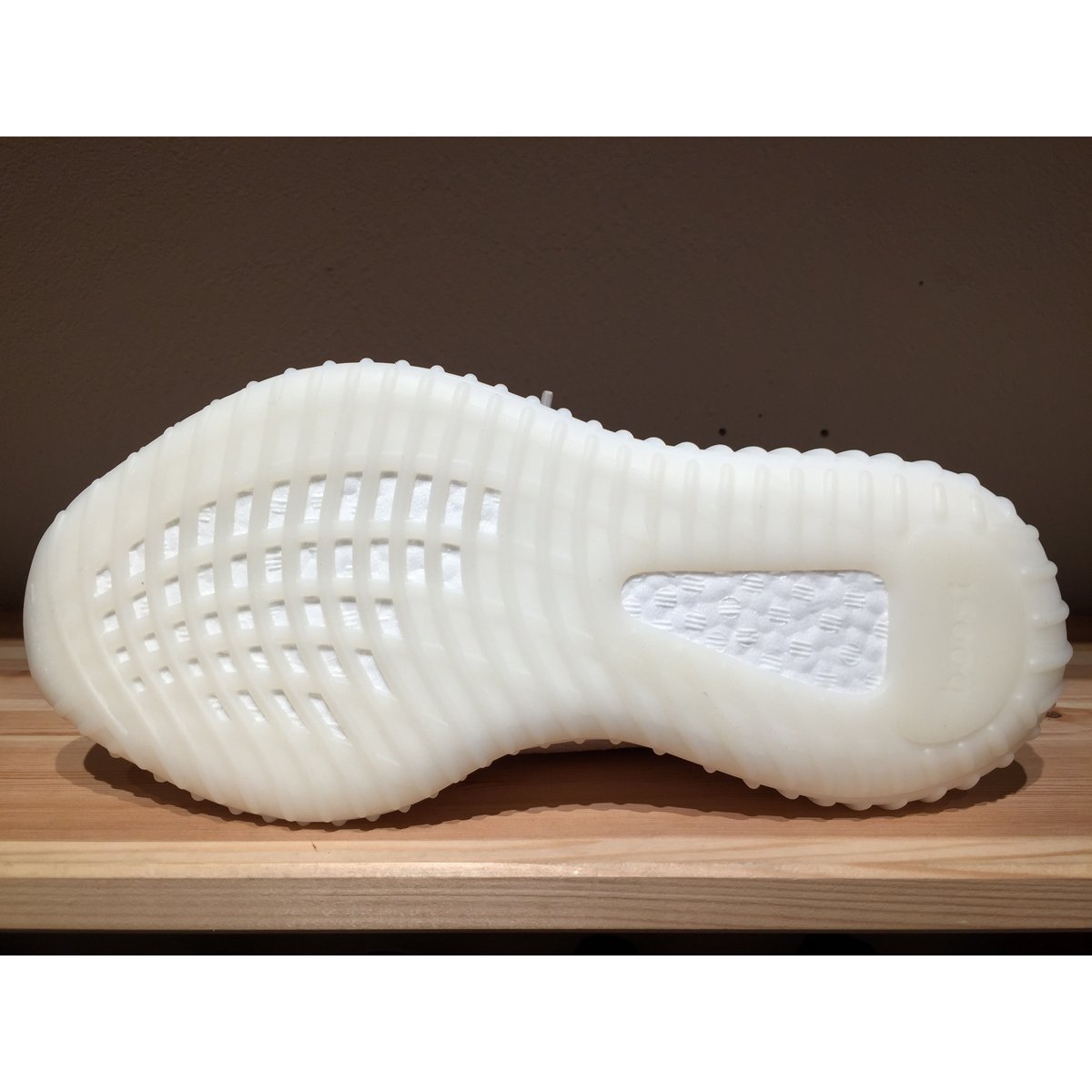 ☆Kanye Westコラボ - ADIDAS YEEZY BOOST 350 V2 | 9H