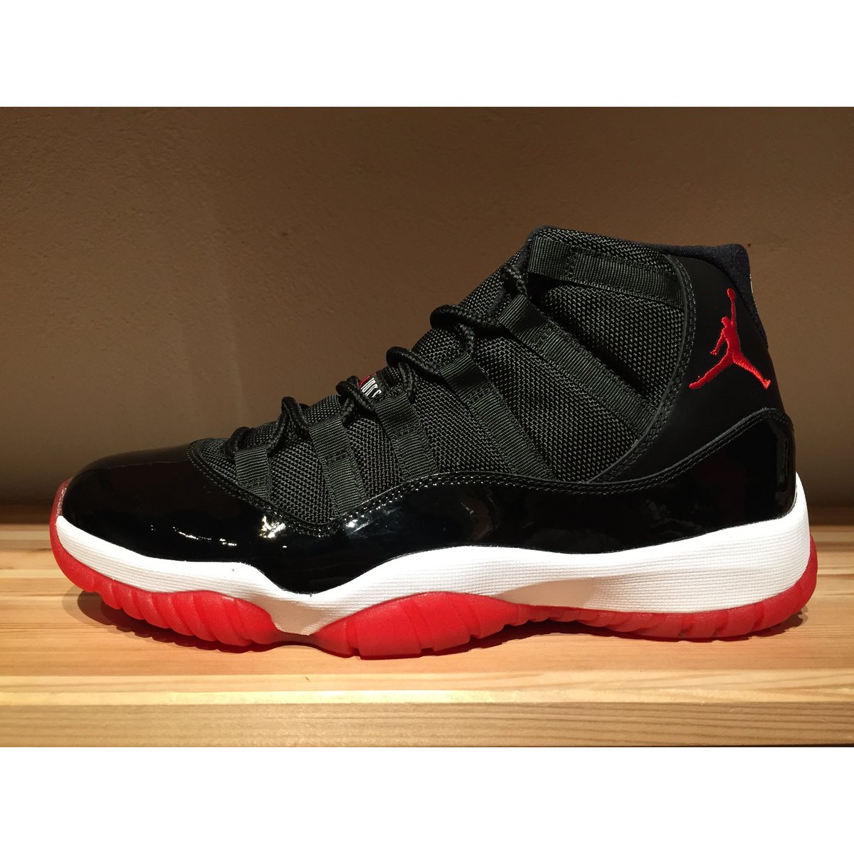 シューズ(男性用) AIR JORDAN11 RETRO BRED Air Jordan 11 Retro 'Bred' 2012 378037-010