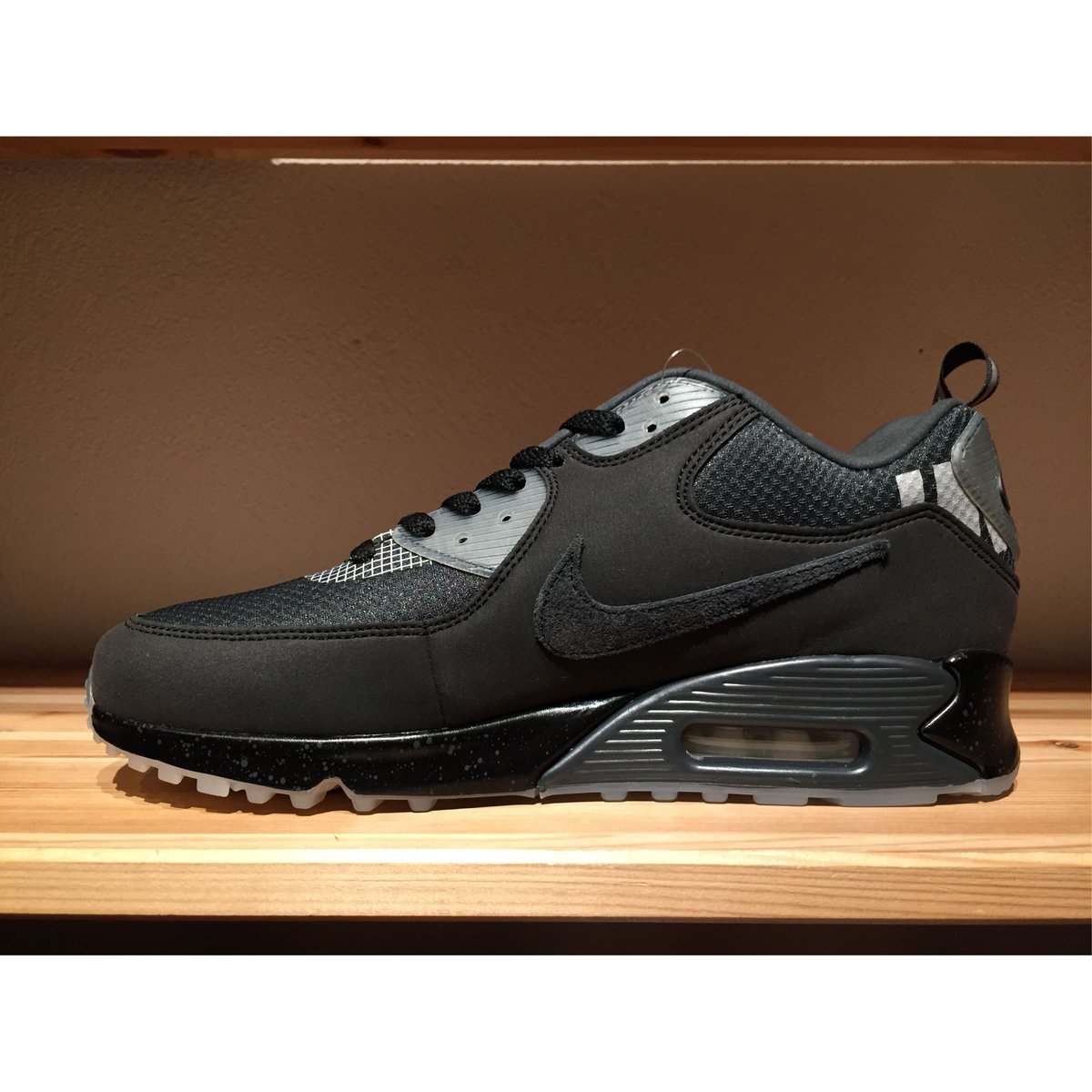 【極美品】NIKE Air Max 90　UNDEFEATED　コラボ　28cm 極美品】NIKE Air Max 90 UNDEFEATED コラボ 28cm - メルカリ