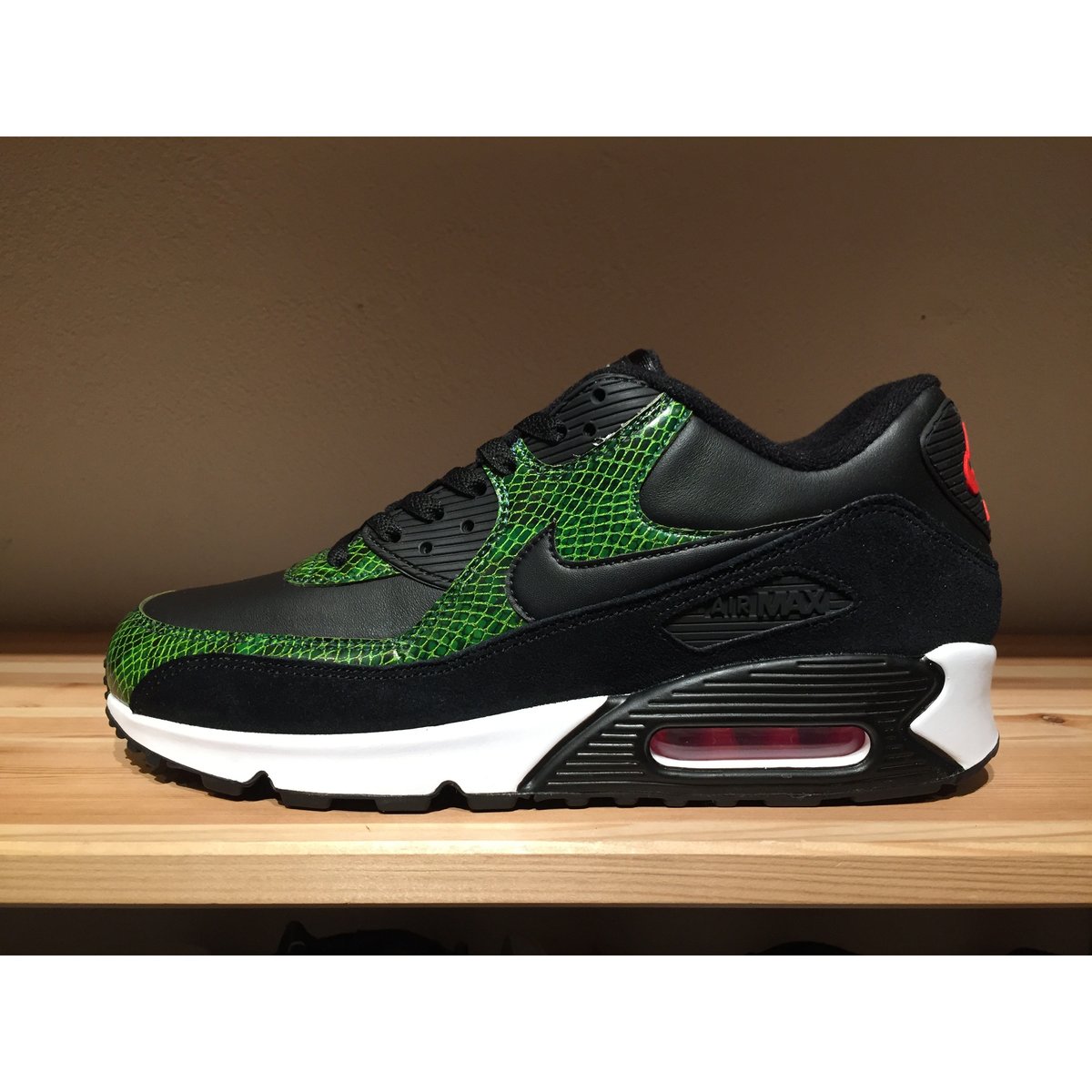 Green Python Nike Air Max 2002 Green NIKE AIR MAX 90 QS 9H9H NAHANAHA
