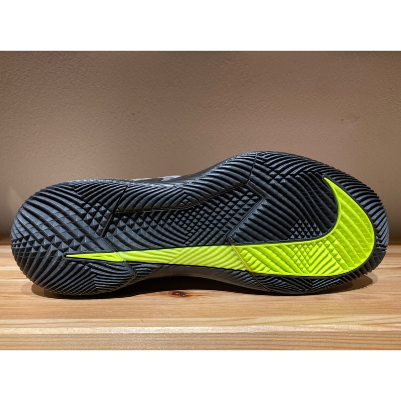 Nike ナイキ　ロジャーフェデラー　Roger Federe ロジャー・フェデラーモデルの最新シューズ NikeCourt Air Zoom