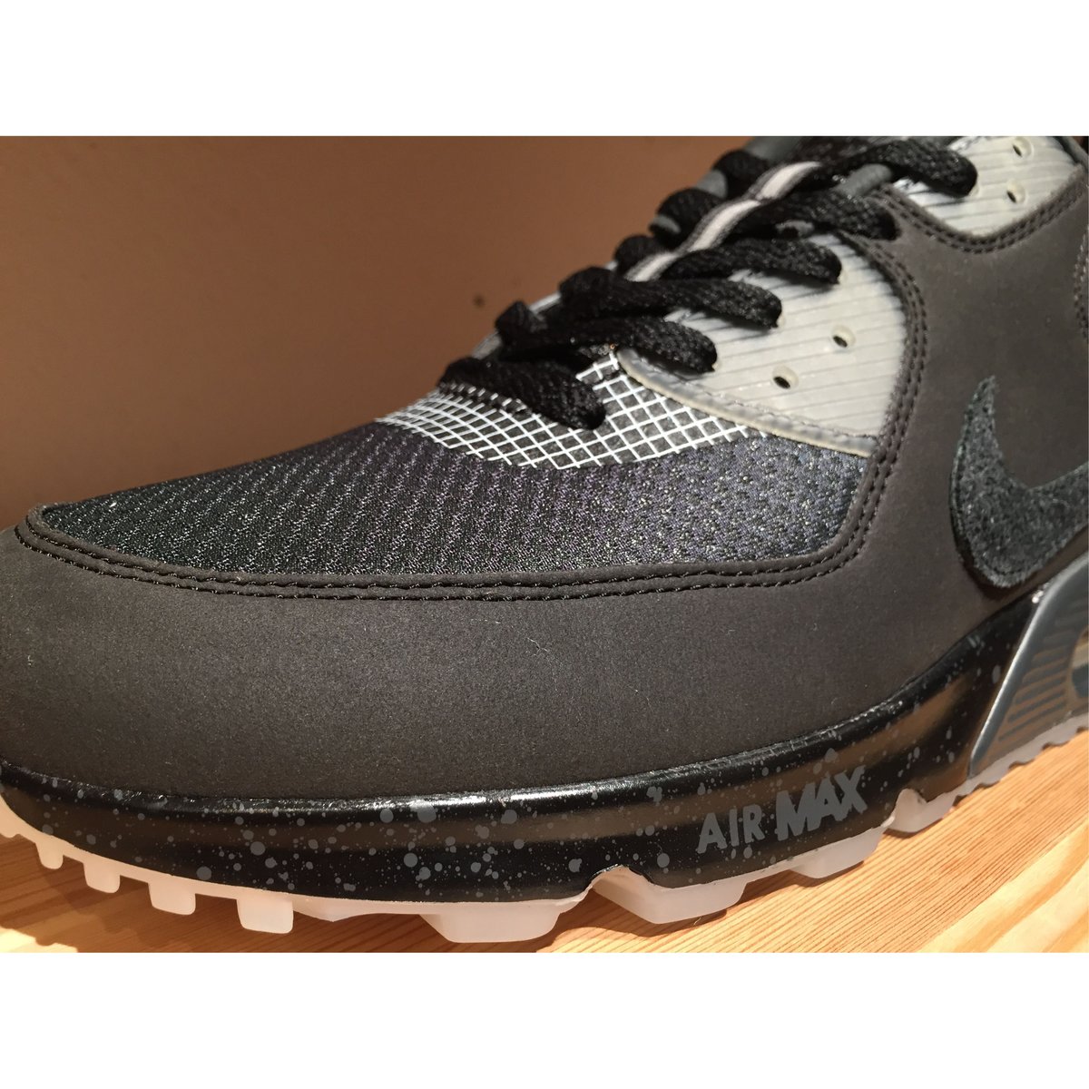 【極美品】NIKE Air Max 90　UNDEFEATED　コラボ　28cm 極美品】NIKE Air Max 90 UNDEFEATED コラボ 28cm - メルカリ