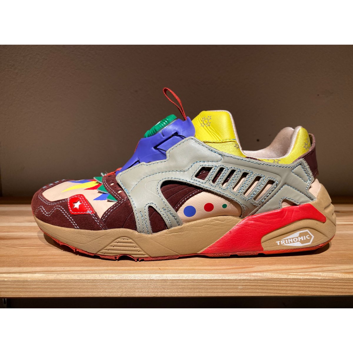 オジャガ デザイン別注x PUMA コラボ ディスク トライノミック スニーカー 国内4月24日発売予定】 オジャガデザイン × プーマ ディスク
