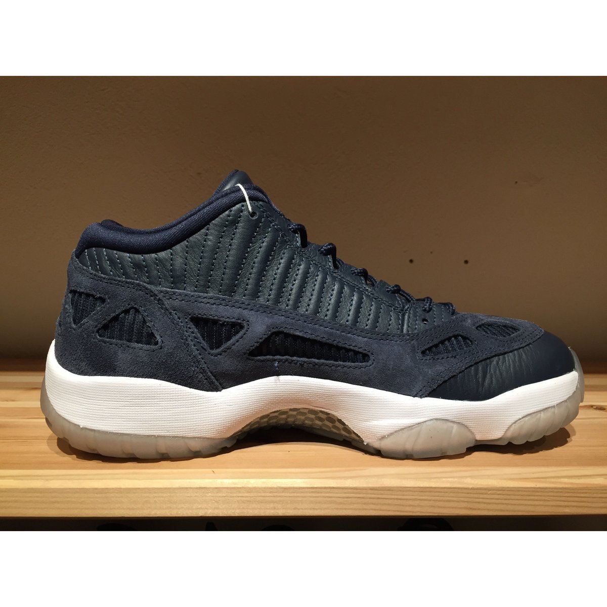 NIKE AIR JORDAN 11 LOW IE | 9H9H NAHANAHA