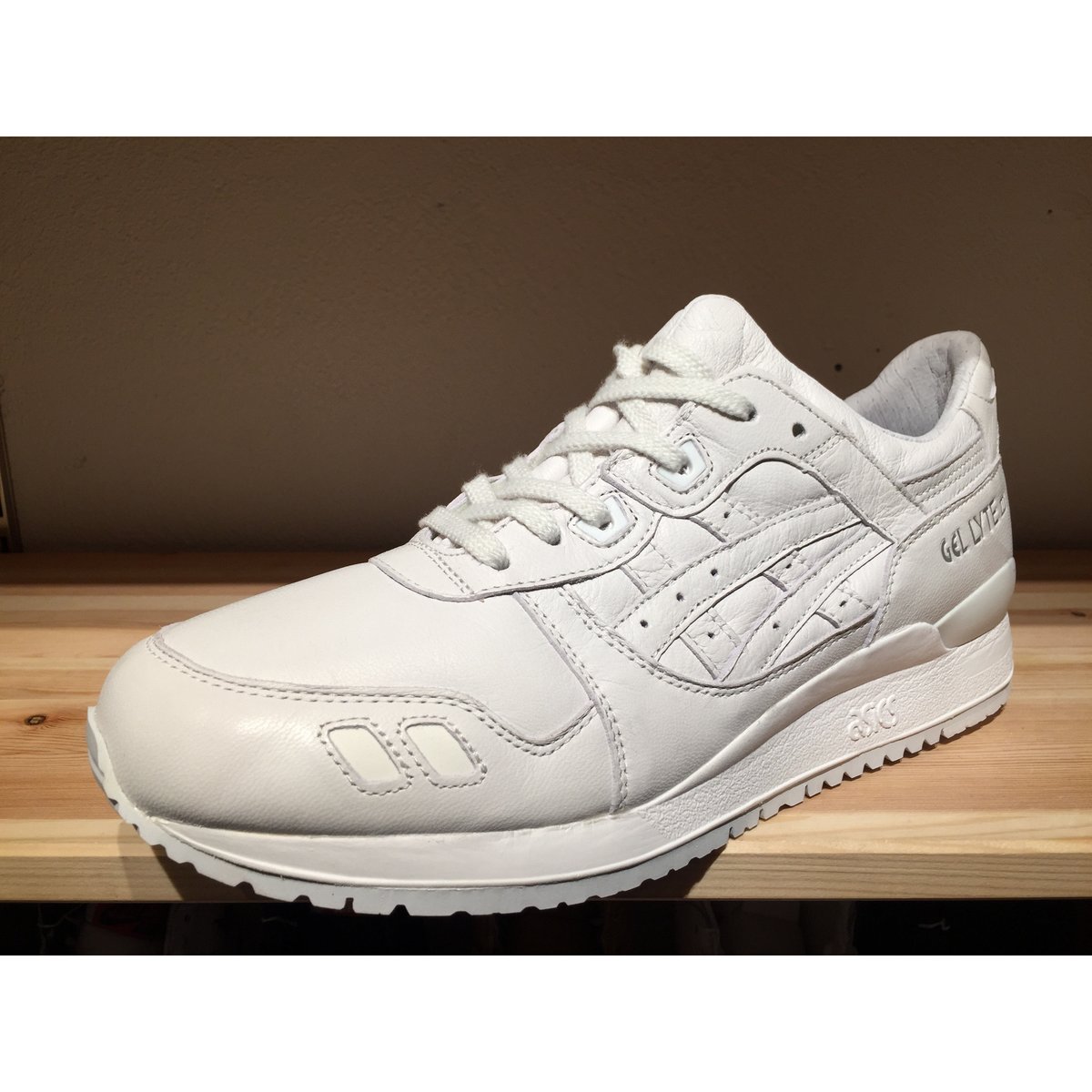 All white asics 2024 gel lyte 3