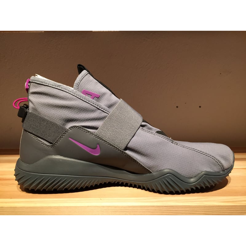 送料込 美品 元箱 付 NIKE ACG 07 KMTR 26cm US8 灰