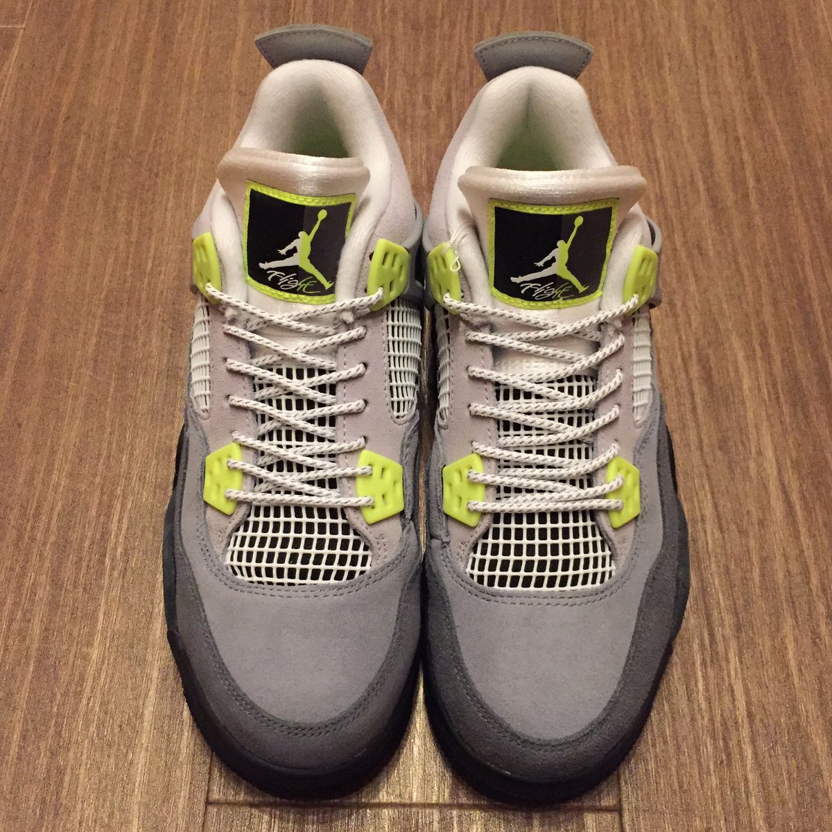 美*幸様 NIKE Air Jordan 4 レトロ SE ネオンイエロー　美品 NIKE Air Jordan 4 レトロ SE ネオンイエロー 美品 - メルカリ