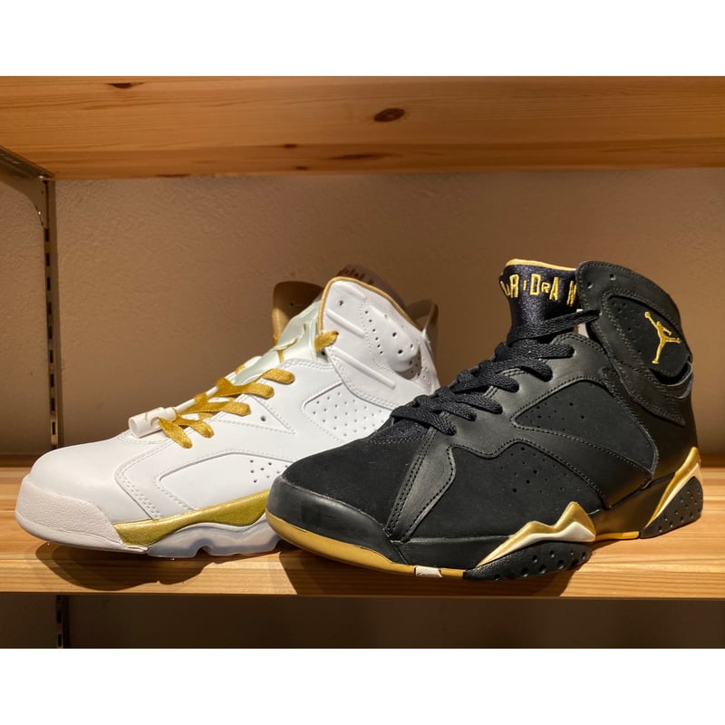 Retro 7 sale gold