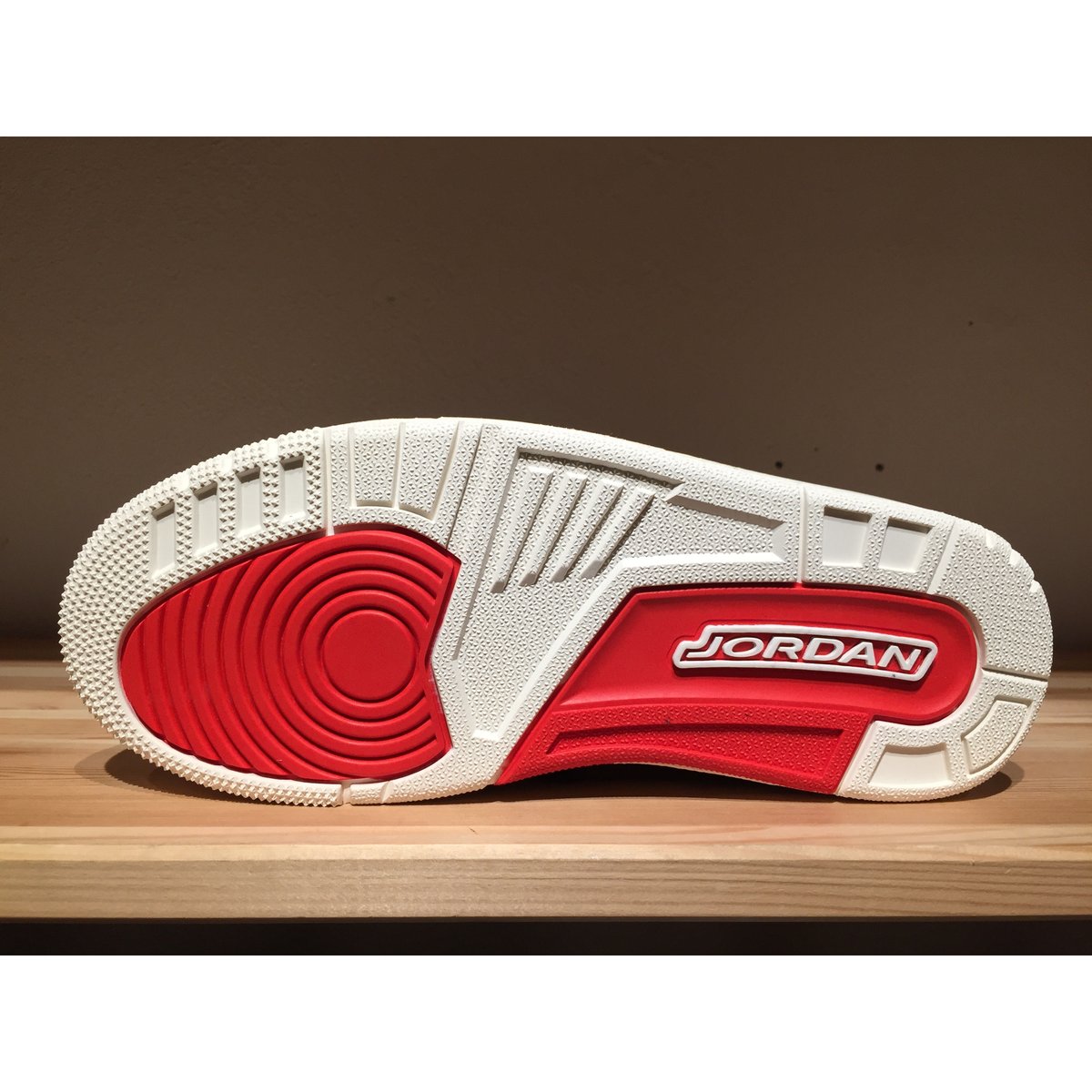☆日本未発売・VOGUEコラボ - NIKE W AIR JORDAN 3 RTR SE AW