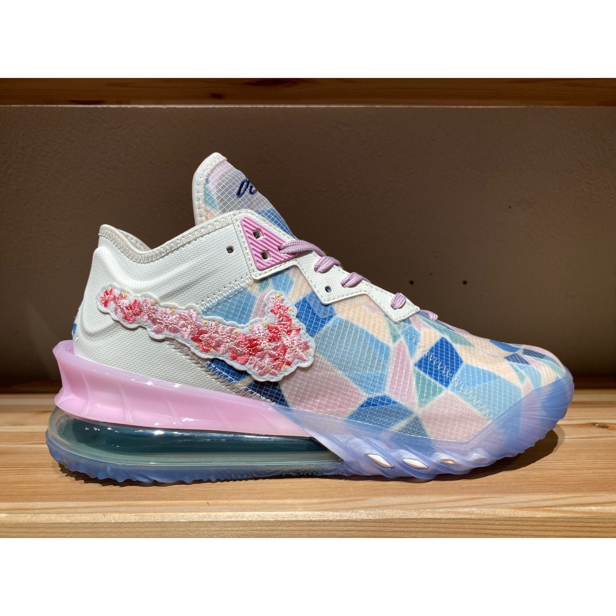 ☆atmosコラボ・CHERRY BLOSSOM - NIKE LEBRON XVIII LO