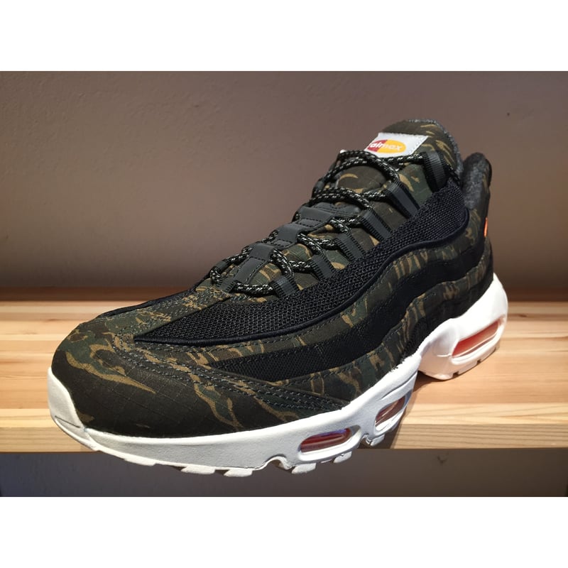 【美品】NIKE　AIR MAX 95 × CARHARTT WIP