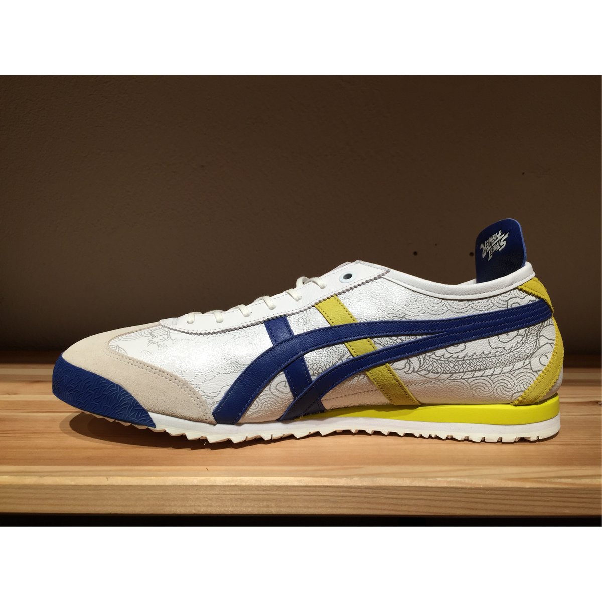 onitsuka tiger×streetfighter「メキシコ 66 SD」 Onitsuka Tiger X Street Fighter Mexico 66 SD | Hypebeast