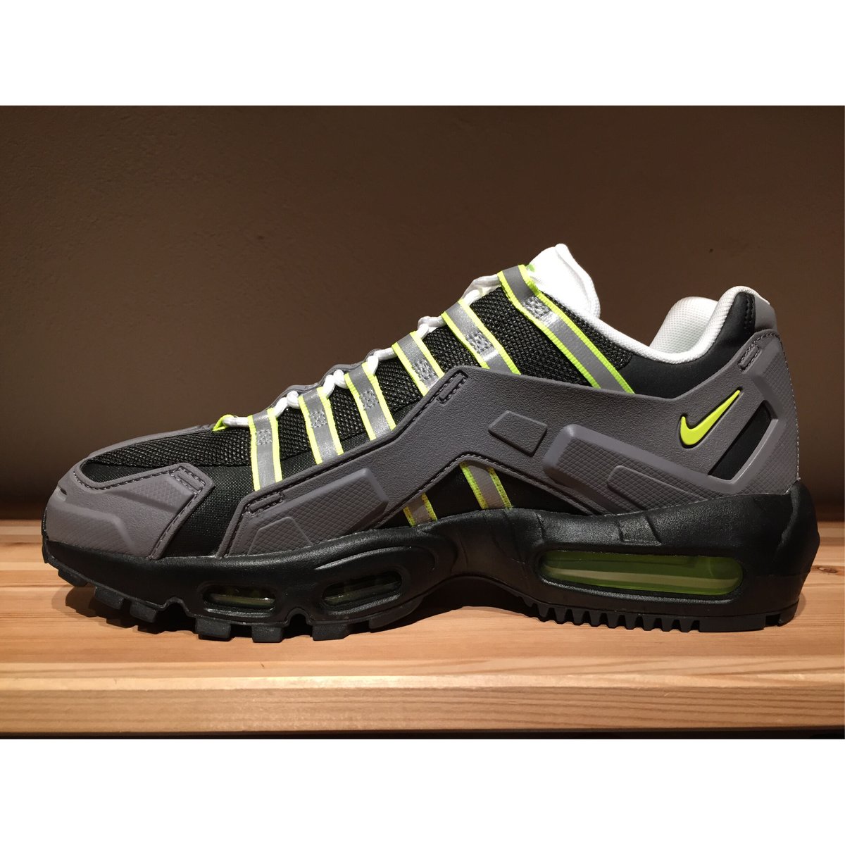 靴 NIKE AIRMAX95 NDSTRKT US10 楽天市場】NIKE AIR MAX 95 NDSTRKTナイキ エア マックス 95