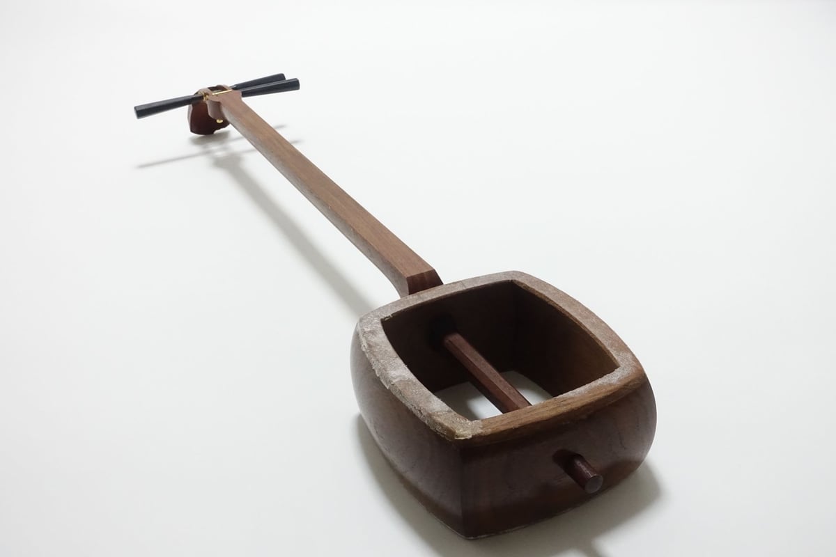 津軽三味線スタートキット アフリカ花梨・人工皮 Amazon | TOA津軽