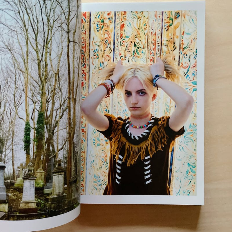 直筆サインあり【オリーブの山村】1975