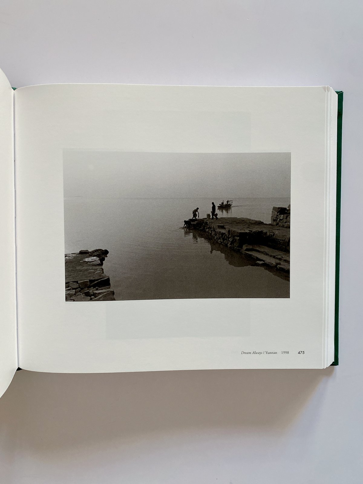 いつも世界は遠く、(直筆サイン入りポストカード付き） | BOOKNERD