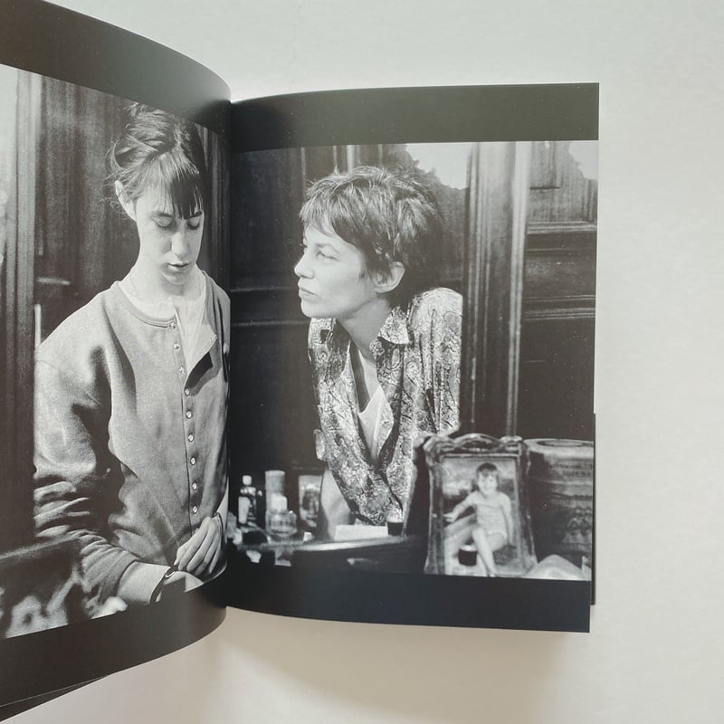 アニエスベー写真集「写真家たちとプレッション・ボタン・カーディガン1986 カーディガンプレッション | BOOKNERD