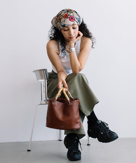 【B-25042】BEAURE カウレザー バンブー ハンドル バケット BAG