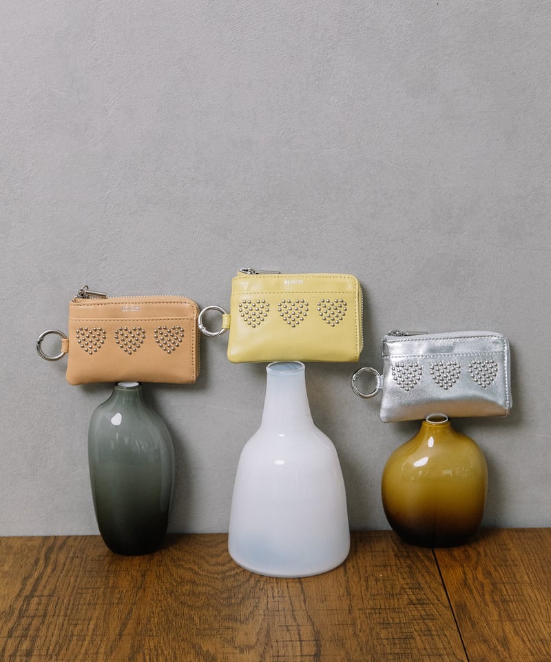 B-24027】BEAURE カウレザー ハートスタッズマルチフラグメントケース