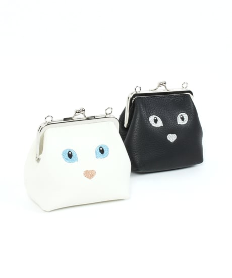 【B-23516】BEAURE カウレザー 黒ネコ刺繍 がま口ポシェット