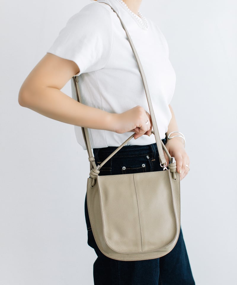 B-24091】BEAURE カウレザー 丸手ワンハンドルラウンド2WAYショルダー  