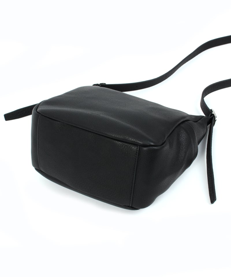 B-24010】BEAURE カウレザー サイドポケット付きショルダーバッグ  