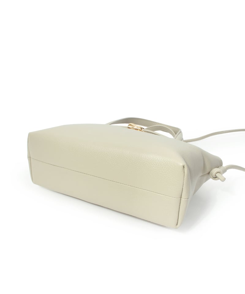 B-25035】BEAURE カウレザー メタルモチーフ フラップ トート | BEAURE