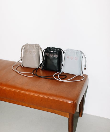 【B-24029】BEAURE　カウレザー　ハートスタッズ巾着スマホショルダー