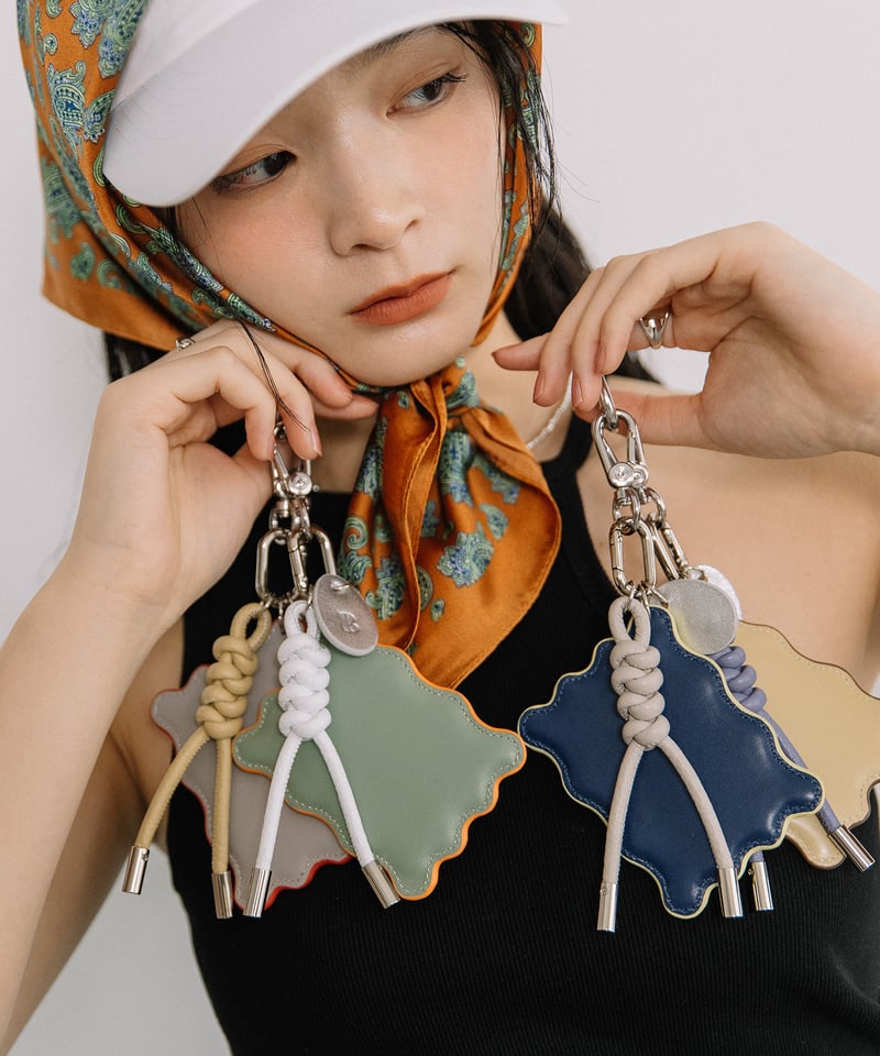 B-26111】BEAURE ミラー フレーム レザー チャーム | BEAURE OFFI