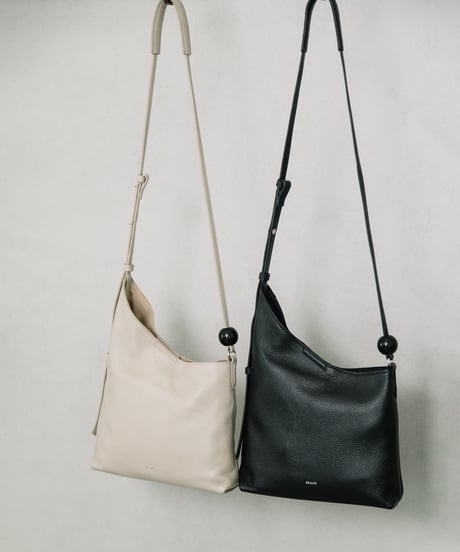 BEAUREレザーショルダーバッグ Beau're ショルダーバッグ バッグ BEAURE カウレザー ブガッティ