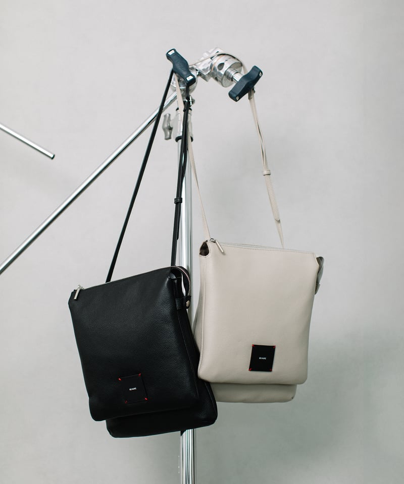 B-24094】BEAURE ヴュレ カウレザー 3 レイヤーラウンド ショルダー