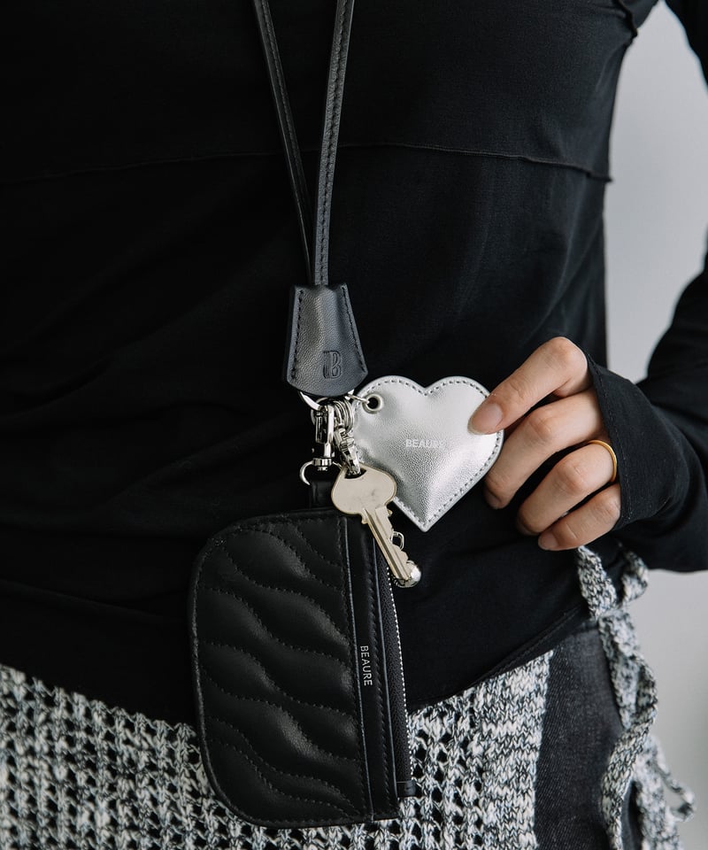 B-25405】 BEAURE レザー ハート チャーム コード | BEAURE OFFI