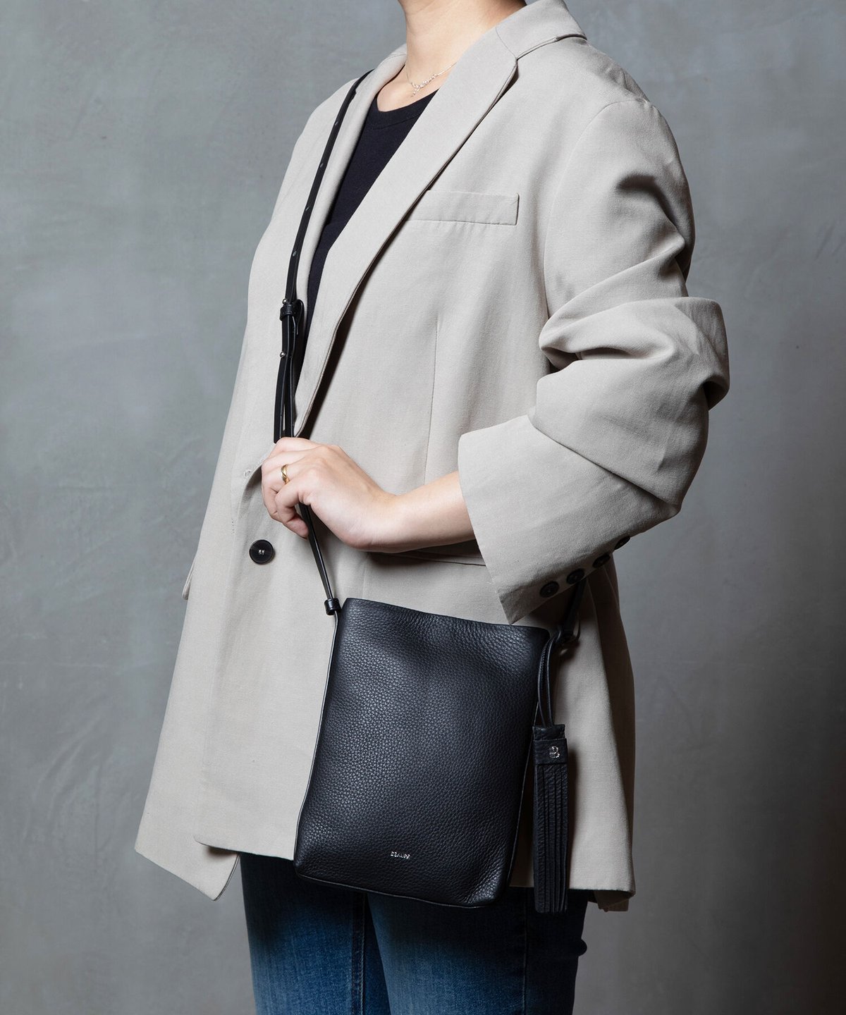 B-23416】BEAURE カウレザー 薄マチシンプルショルダー | BEAURE OFF