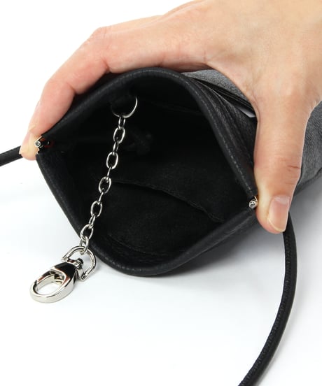 【B-24019】BEAURE カウレザー　ネコ刺繍 口金スマホショルダー
