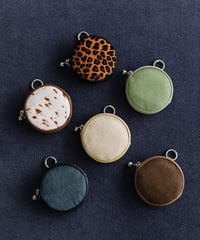 【B-25300】BEAURE Calf Hair Round マルチケース