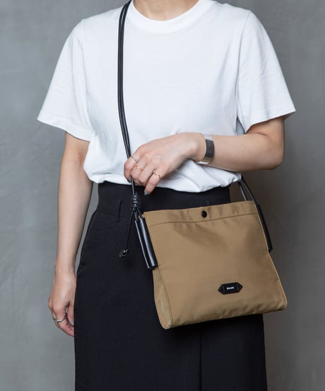 【B-23353】BEAURE  レザーコンビ ナイロンサコッシュ